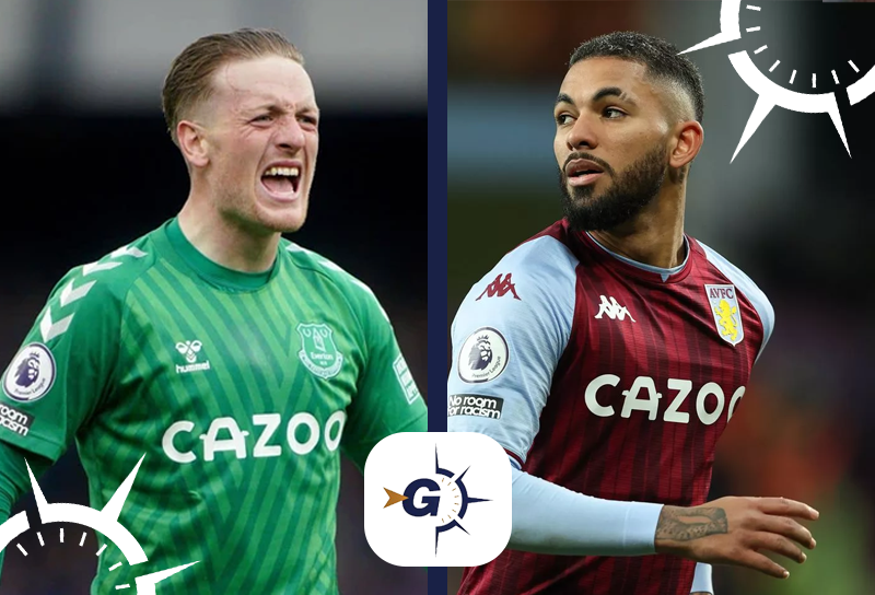 Everton x Aston Villa: Pickford comemorando enquanto Douglas Ruiz se atenta ao jogo